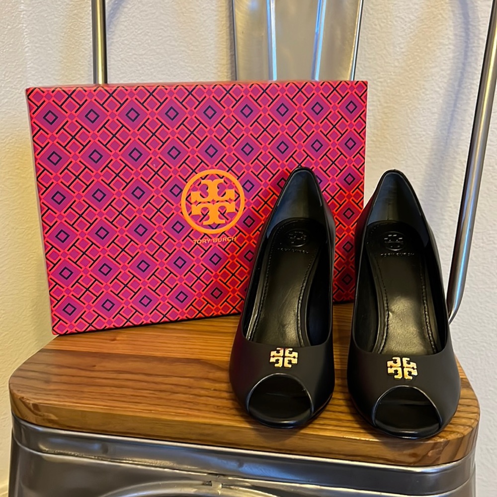 Tory Burch Black Leather small logo open toe wedge. Size 8